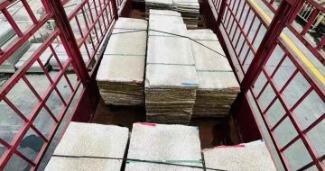 玉溪 黄金麻花岗岩荔枝面，光面毛板装车完成