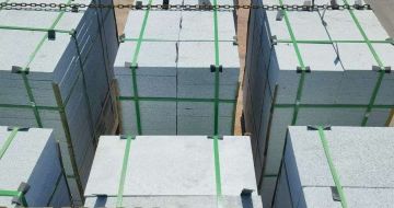 玉溪 芝麻白花岗岩5公分地铺石 花岗岩厂家工厂装车日常