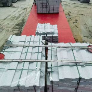 玉溪 芝麻白仿形加直形路沿石出货日常