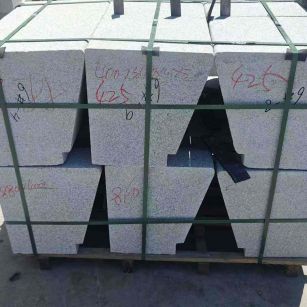 玉溪 芝麻白异形坐凳，石凳