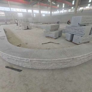 玉溪 芝麻白异形坐凳，自然面光面弧形加工