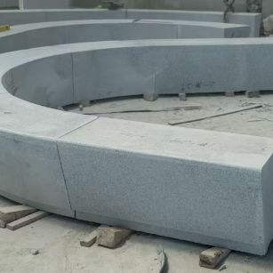 玉溪 芝麻白花岗岩光面弧形坐凳