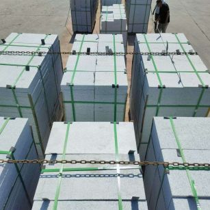 玉溪 芝麻白花岗岩5公分地铺石 花岗岩厂家工厂装车日常