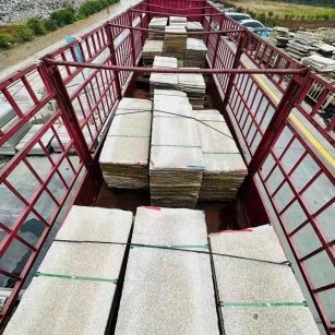 玉溪 黄金麻花岗岩荔枝面，光面毛板装车完成