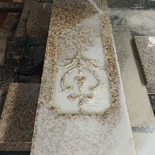 玉溪 黄金麻花岗岩异形加工雕刻栏杆大柱