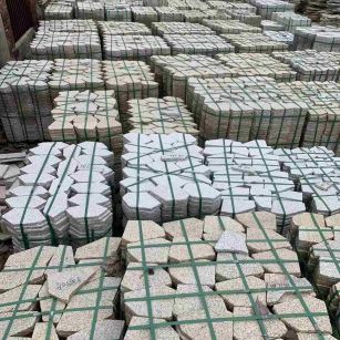 玉溪 黄金麻白麻花岗岩荔枝面地铺石(冰裂纹)