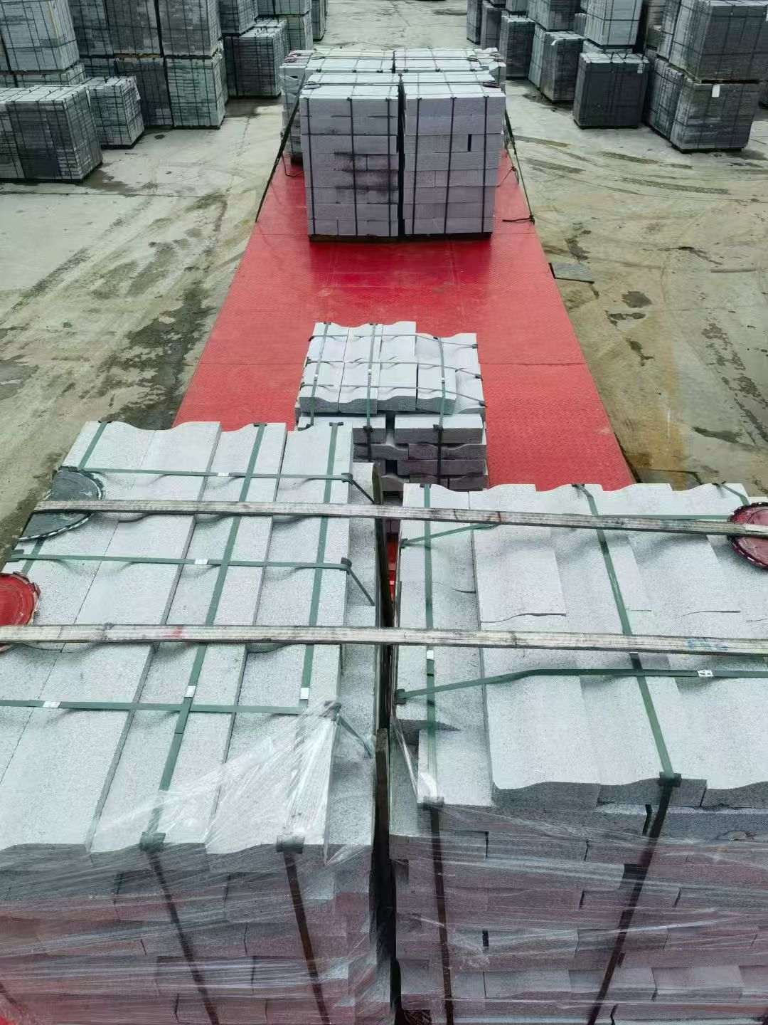 玉溪 芝麻白仿形加直形路沿石出货日常