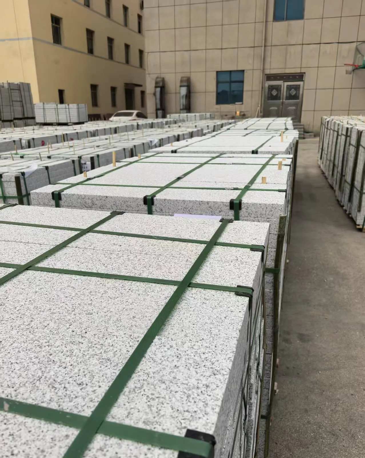 玉溪 白麻花岗岩5.0公分荔枝面地铺石