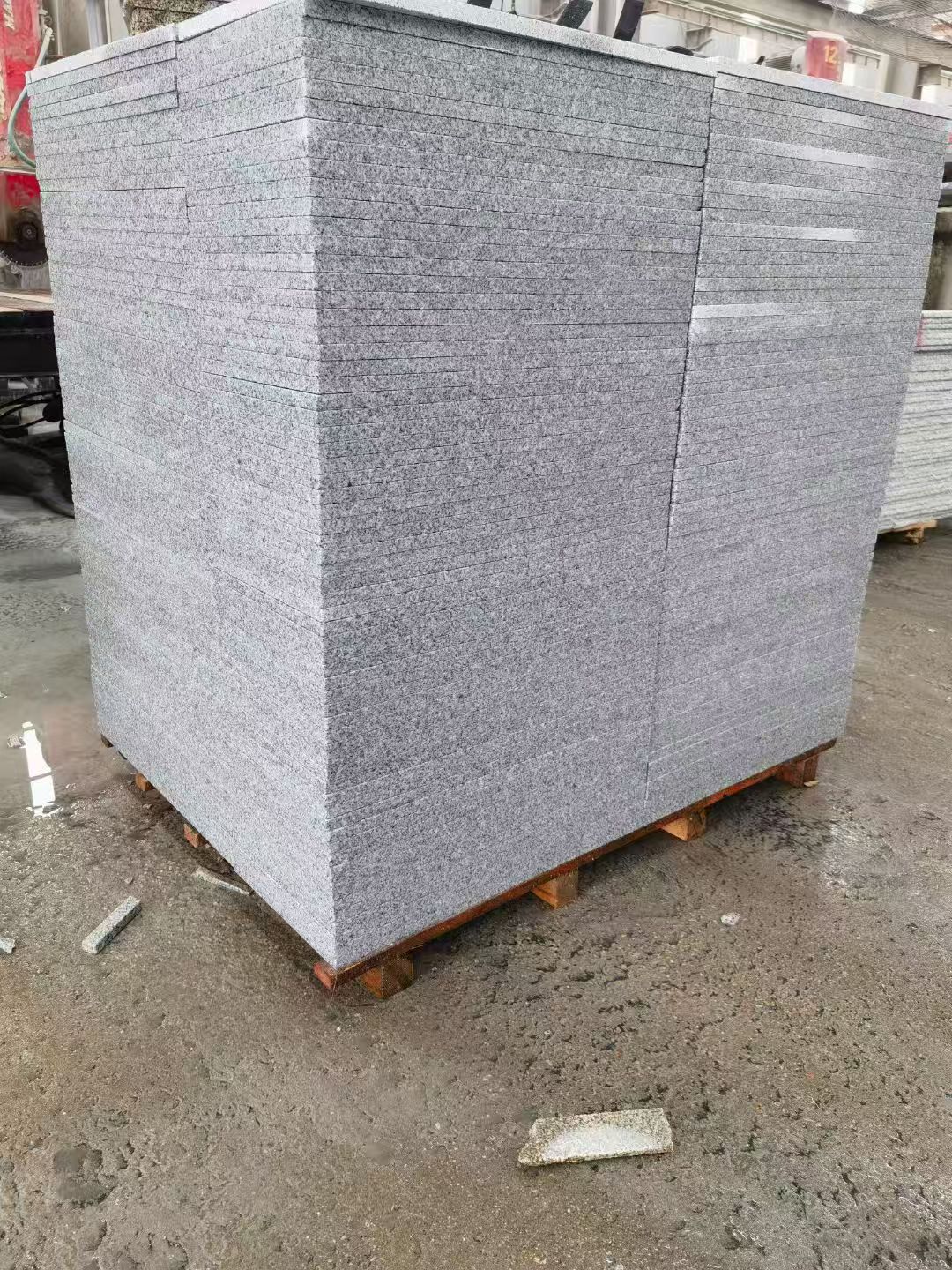 玉溪 芝麻白火烧面1.8厚300*600地铺石，尺寸标准，厚薄均匀