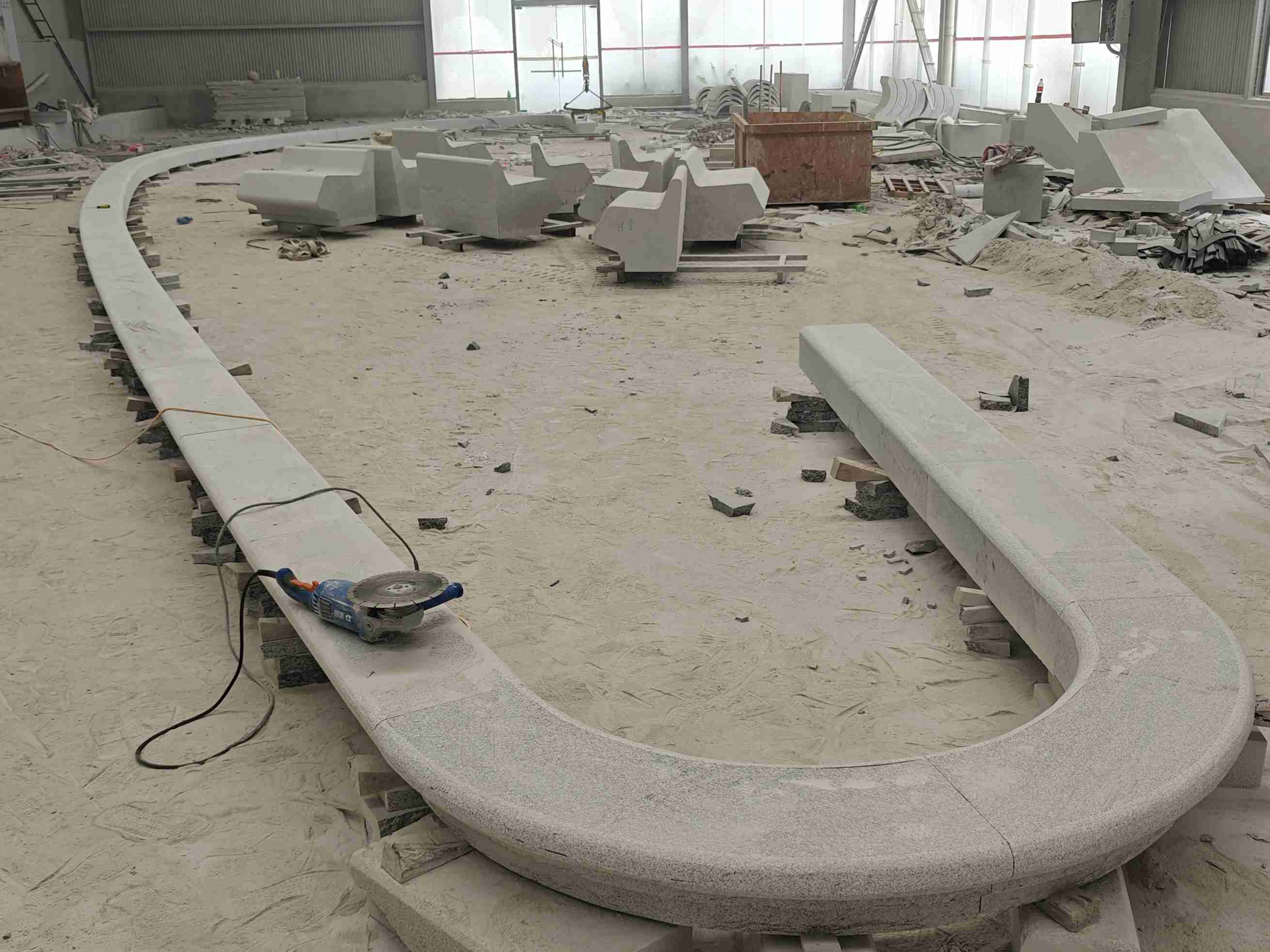 玉溪 芝麻白花岗岩弧形花坛石，坐凳石