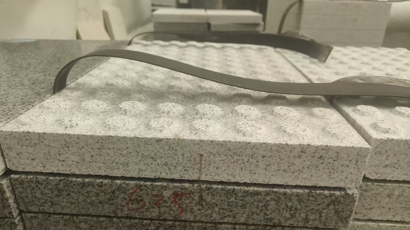 玉溪 芝麻白花岗岩6.0公分荔枝面五轴加工雕刻盲点