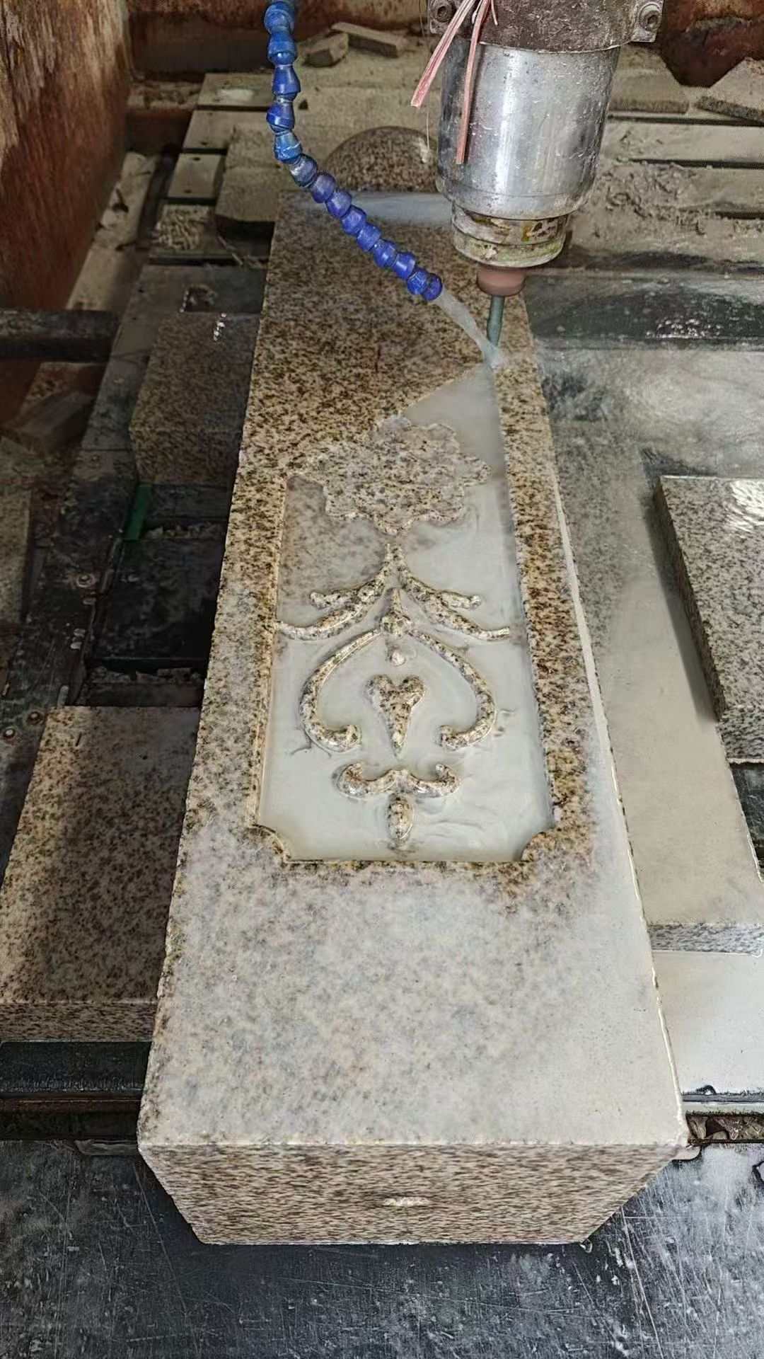 玉溪 黄金麻花岗岩异形加工雕刻栏杆大柱