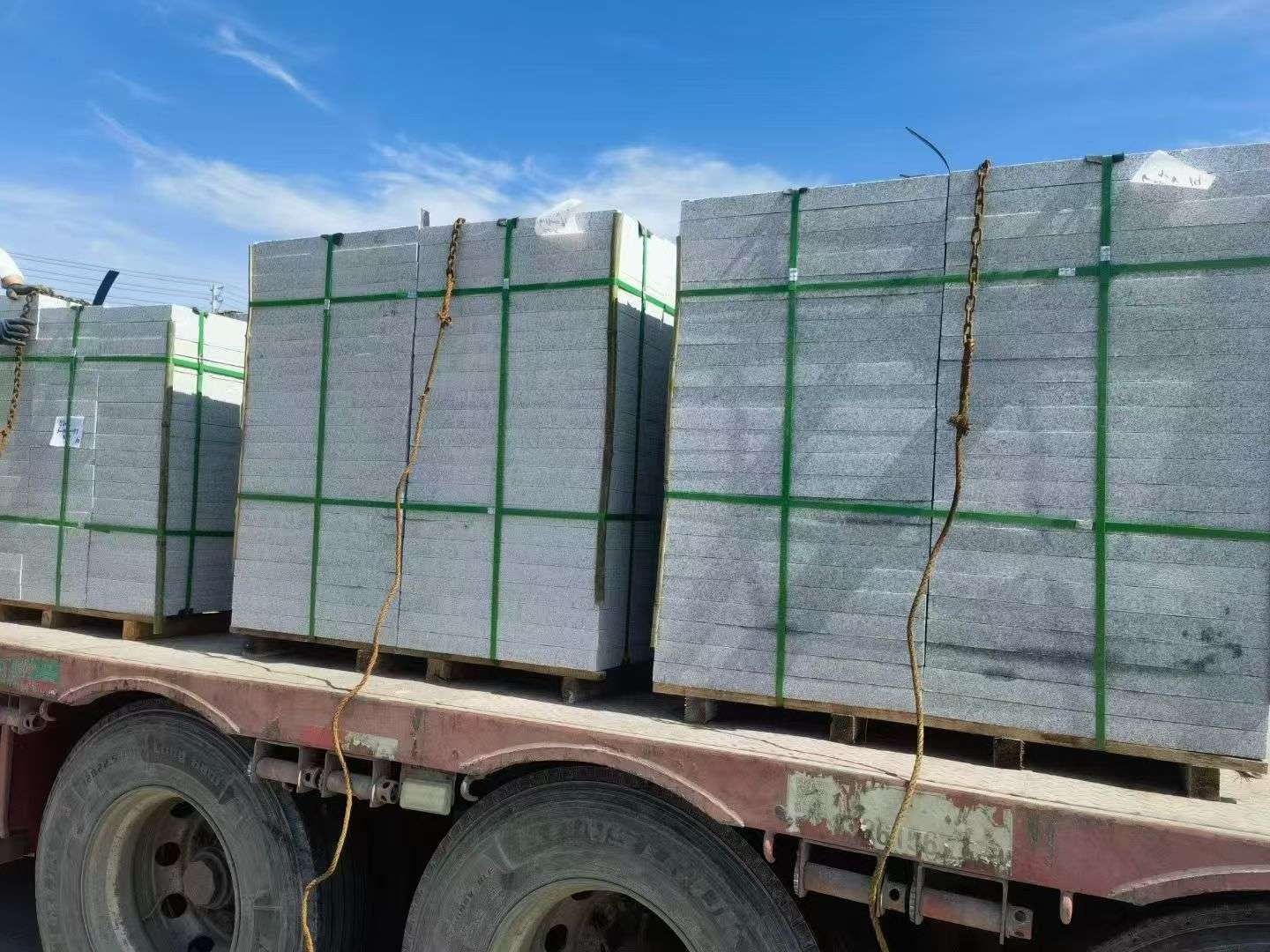 玉溪 芝麻白花岗岩地铺石装车日常