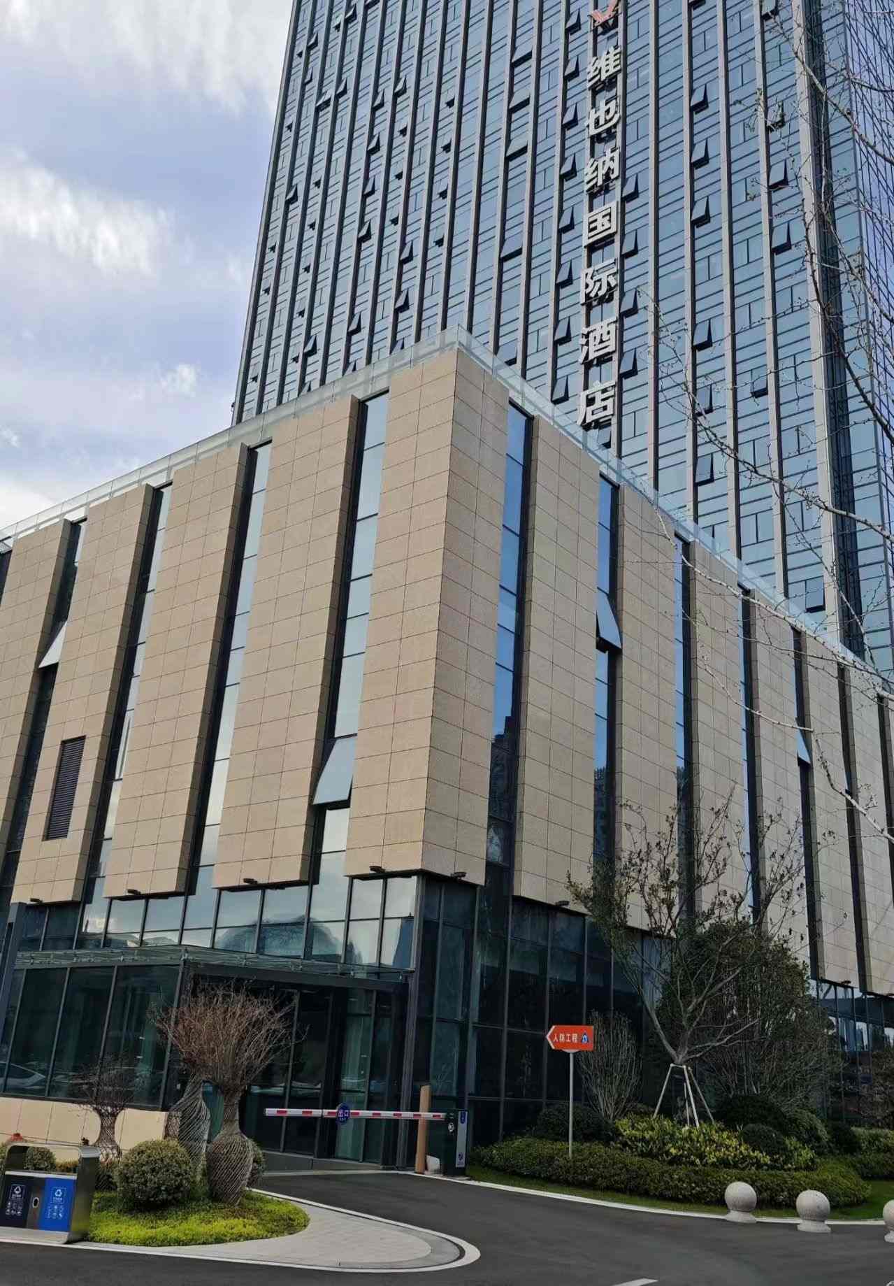 玉溪 黄金麻花岗岩外墙干挂