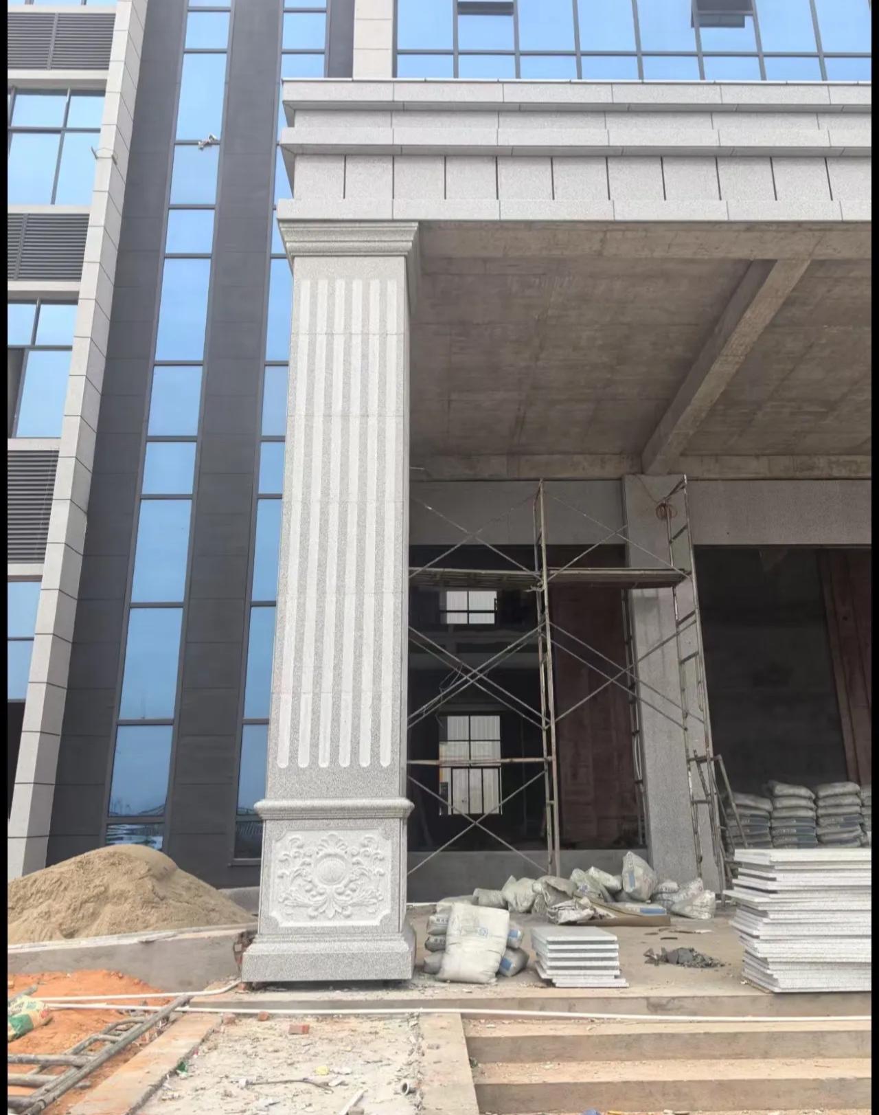 玉溪 芝麻白光面花岗岩门楼大柱（罗马柱）配雕花底座