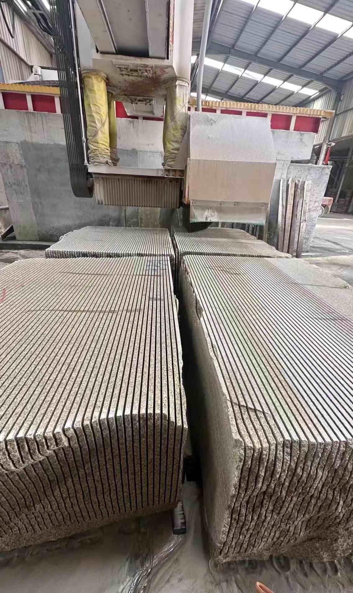 玉溪 车间生产日常，黄金麻白麻花岗岩