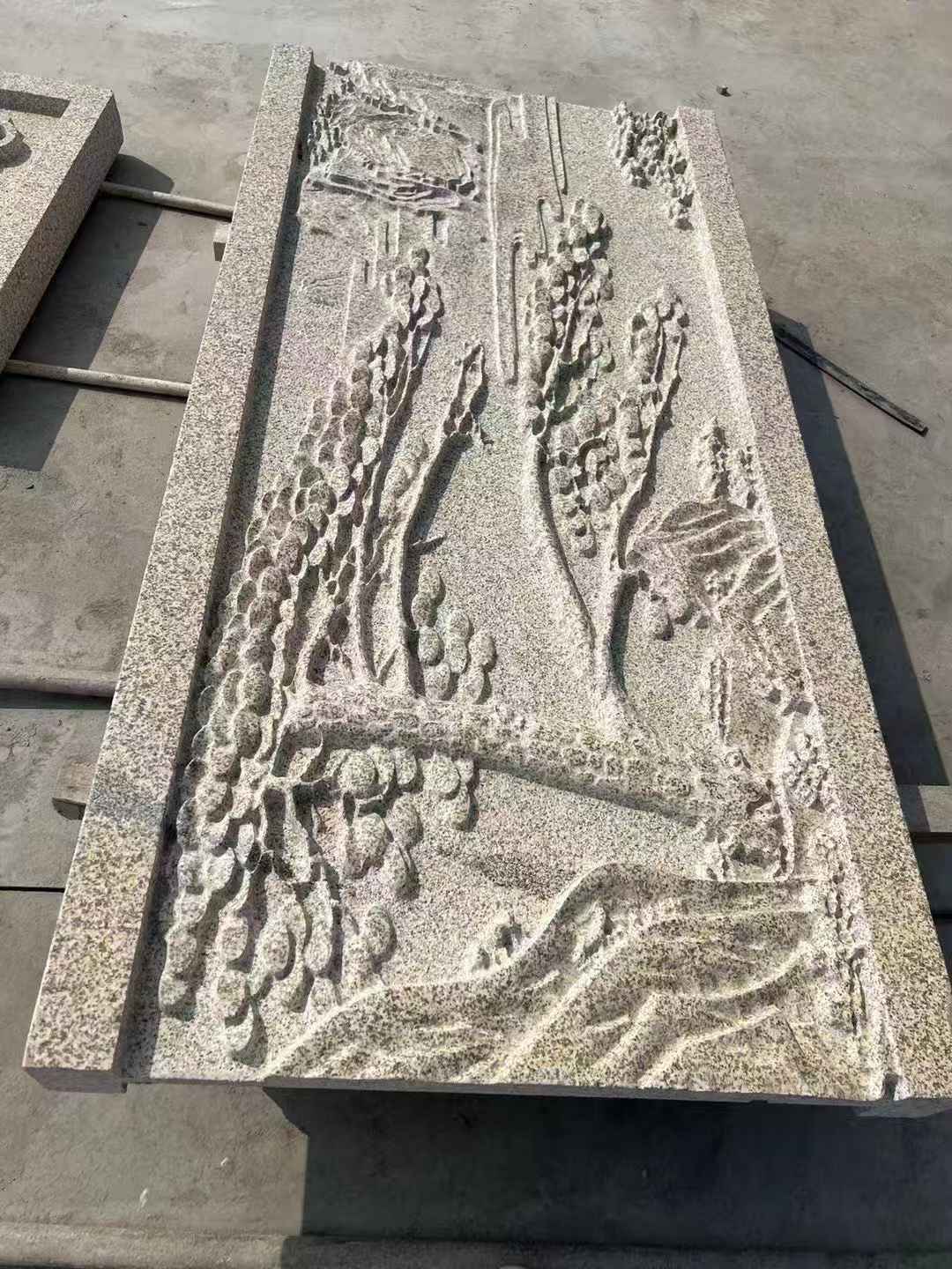 玉溪 黄金麻雕刻板浮雕迎客松