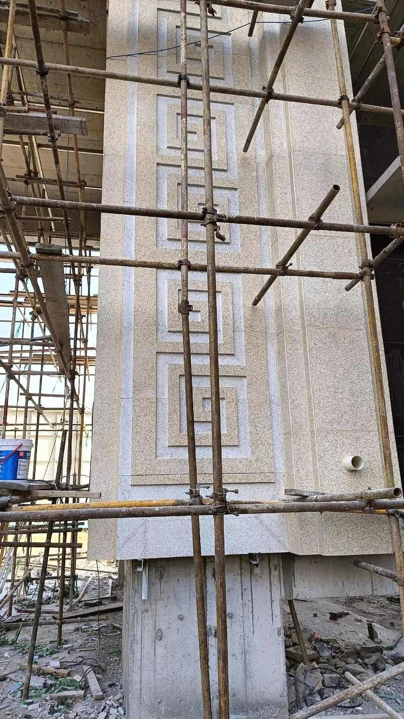 玉溪 黄金麻花岗岩别墅外墙干挂回纹造型效果