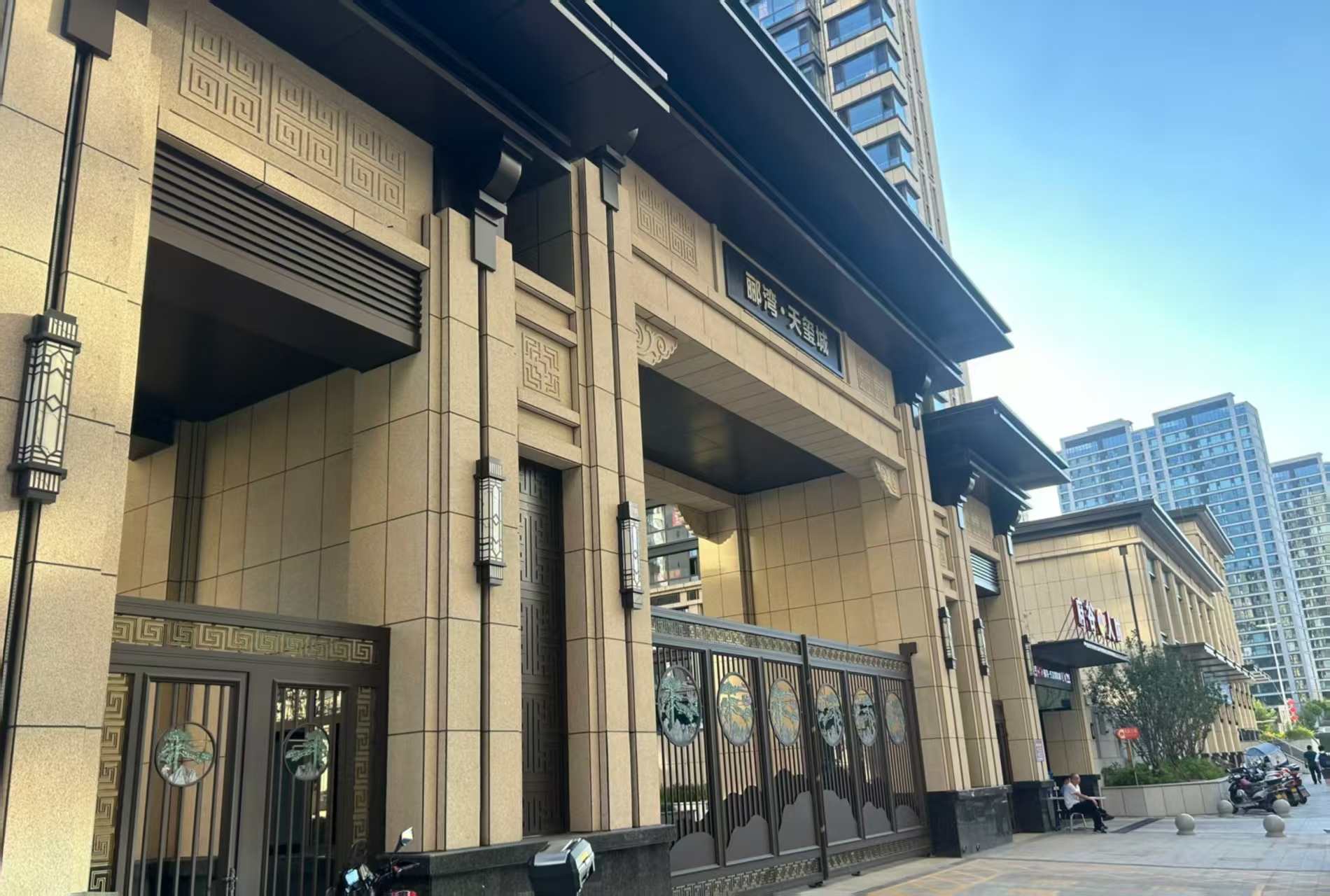 玉溪 黄金麻花岗岩荔枝面小区门楼外墙干挂