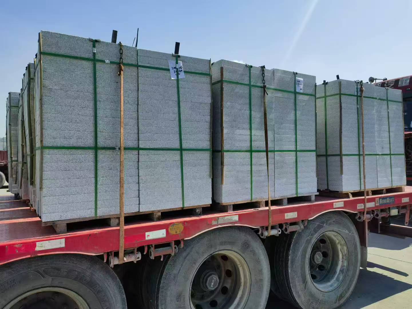 玉溪芝麻白花岗岩出货日常地铺石