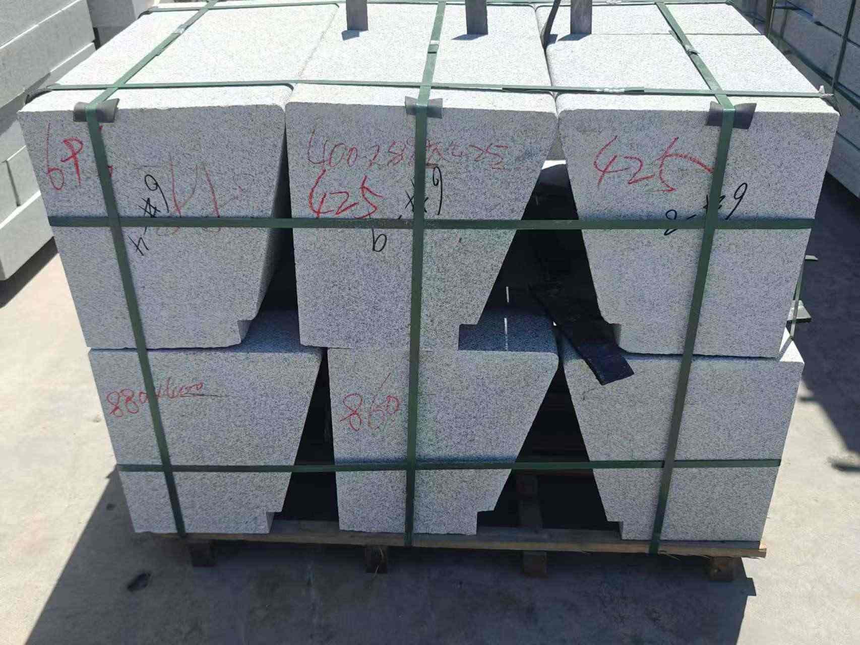 玉溪 芝麻白异形坐凳，石凳