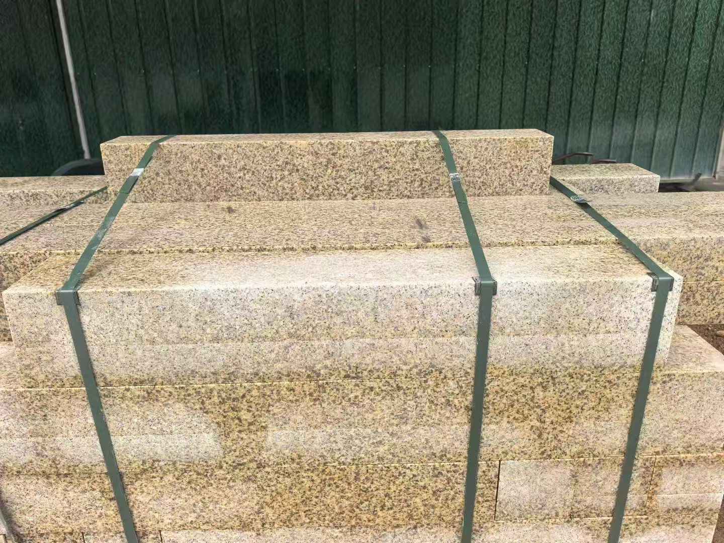 玉溪 黄金麻花岗岩石材机切面栏杆料半成品