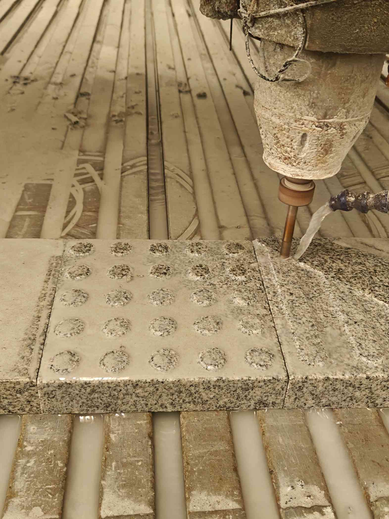 玉溪 芝麻白花岗岩石材盲人石、盲道石、盲点石