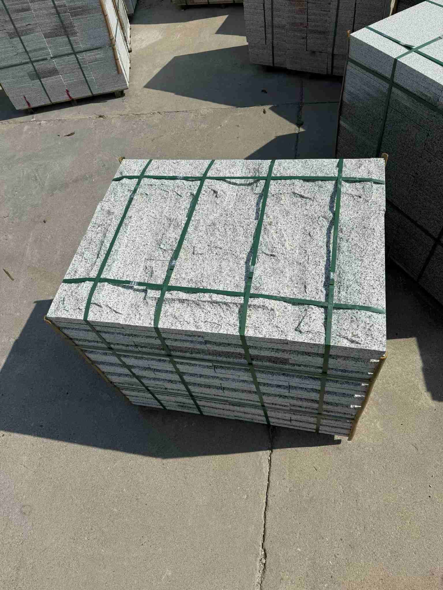 玉溪 白麻花岗岩石材自然面蘑菇石成品