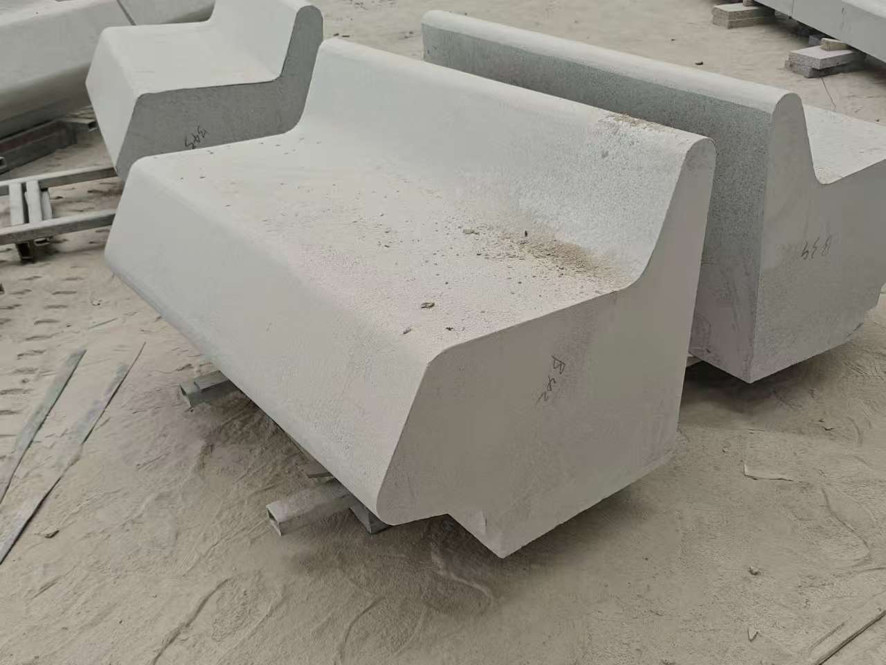 玉溪 芝麻白花岗岩异形坐凳，石凳