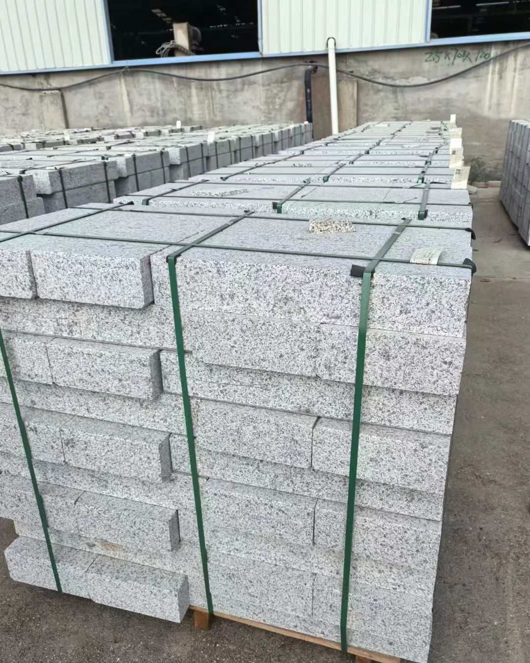 玉溪 白麻花岗岩路沿石，弧形路沿石，道牙石，马路牙子，界石，路缘石，平沿石，直岩石，平缘石等