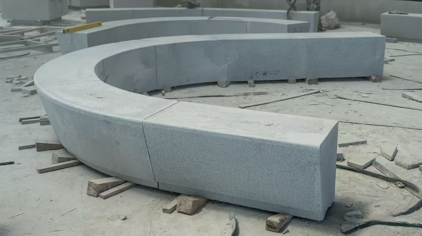 玉溪 芝麻白花岗岩光面弧形坐凳