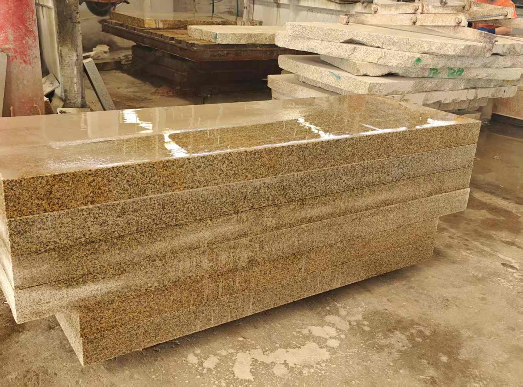 玉溪 黄金麻栏杆料半成品加工中